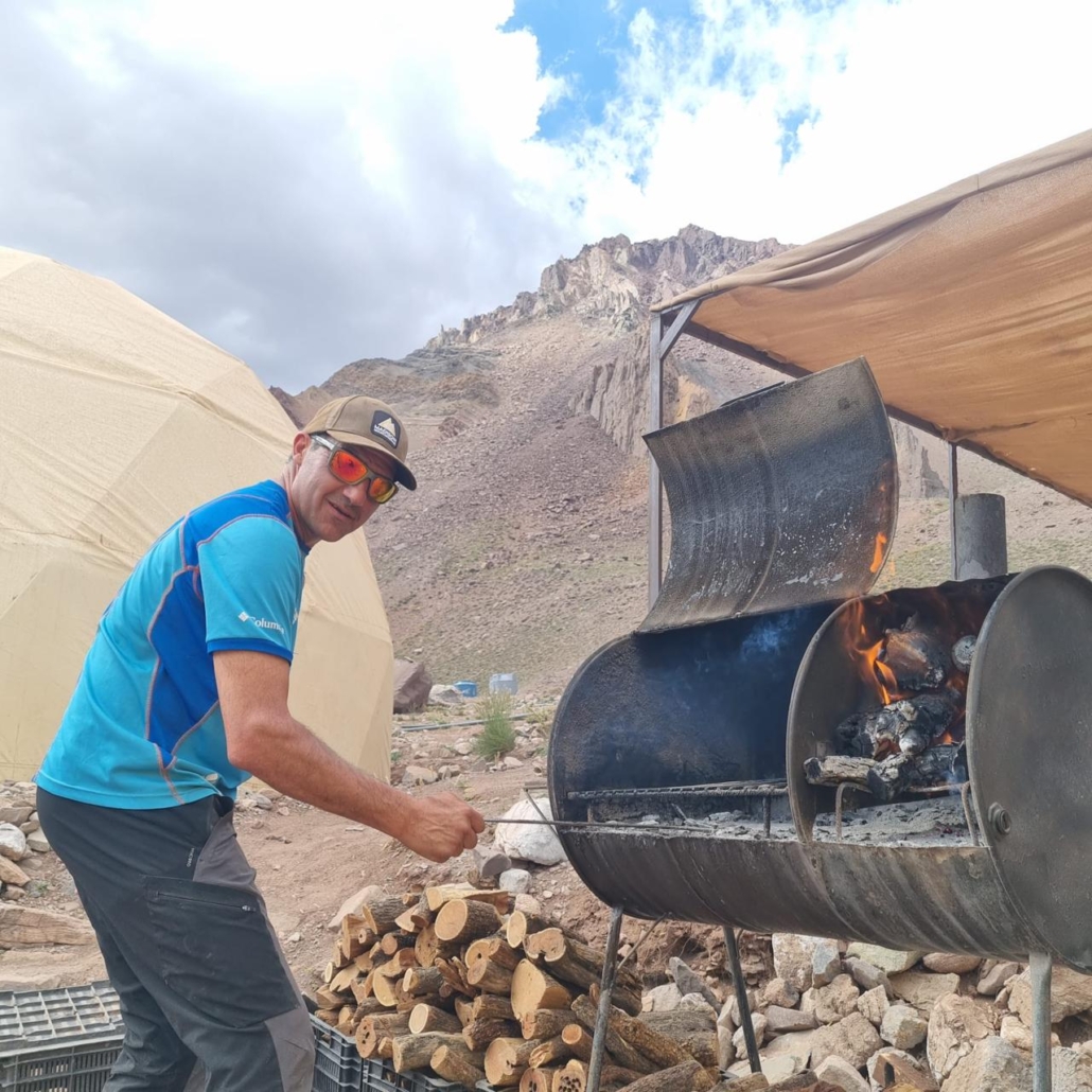 Guide, Cacho Beiza does it all!